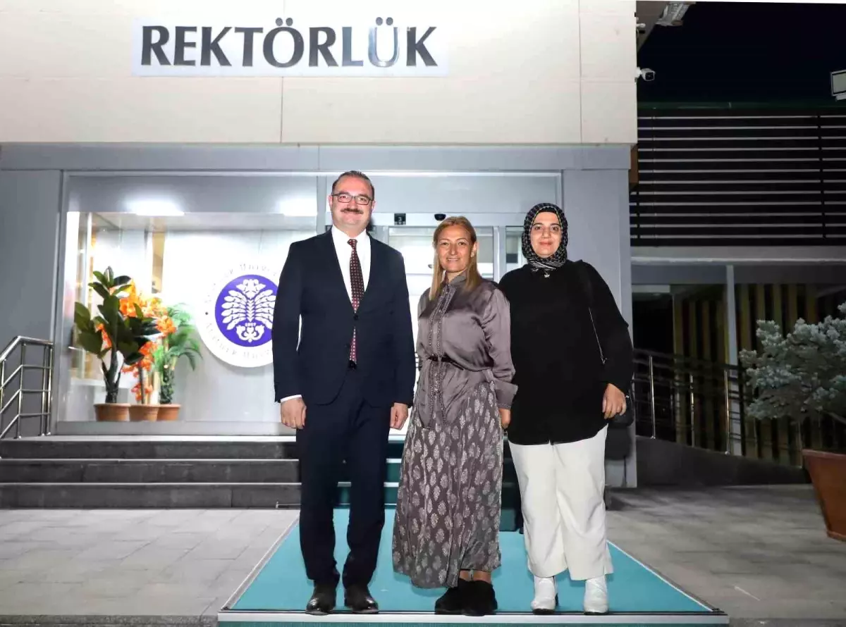 Ak Parti Erzurum Milletvekili Fatma Öncü ve Kadın Kolları Başkanı Beyza Saltuklu Özdemir, Atatürk Üniversitesi Rektörü’nü ziyaret etti