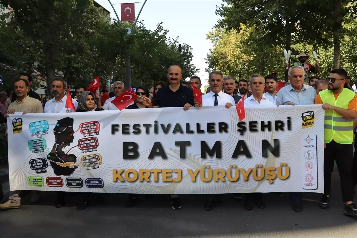 Batman’da Festivallerin Tanıtımı İçin Kortej Yürüyüşü Düzenlendi