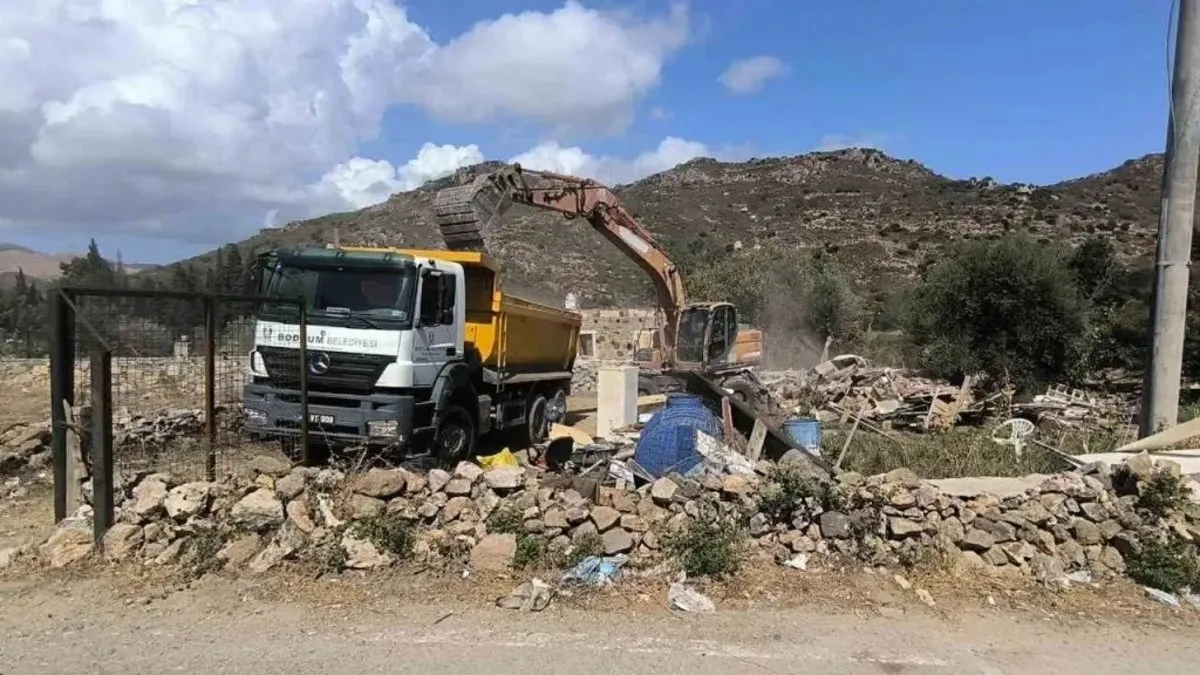 Hazine arazisindeki kaçak yapılar yıkıldı