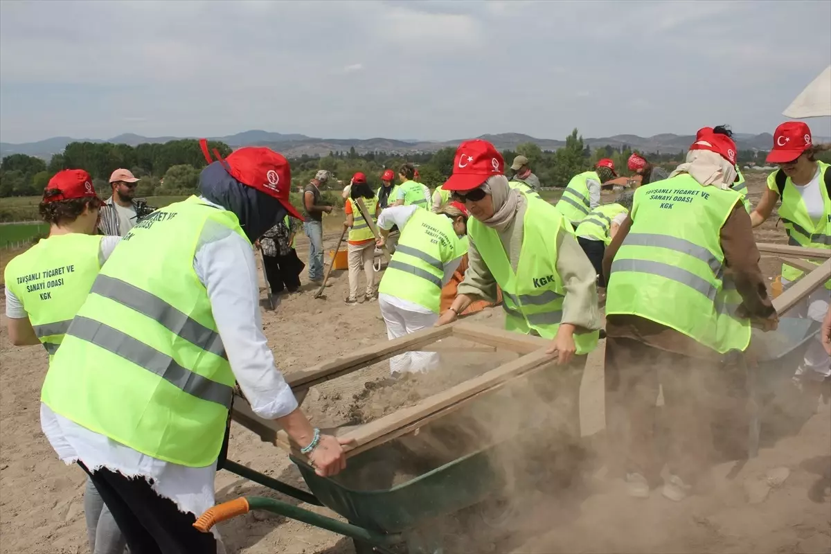 Kadın Girişimciler Tavşanlı Höyük Kazısına Katıldı