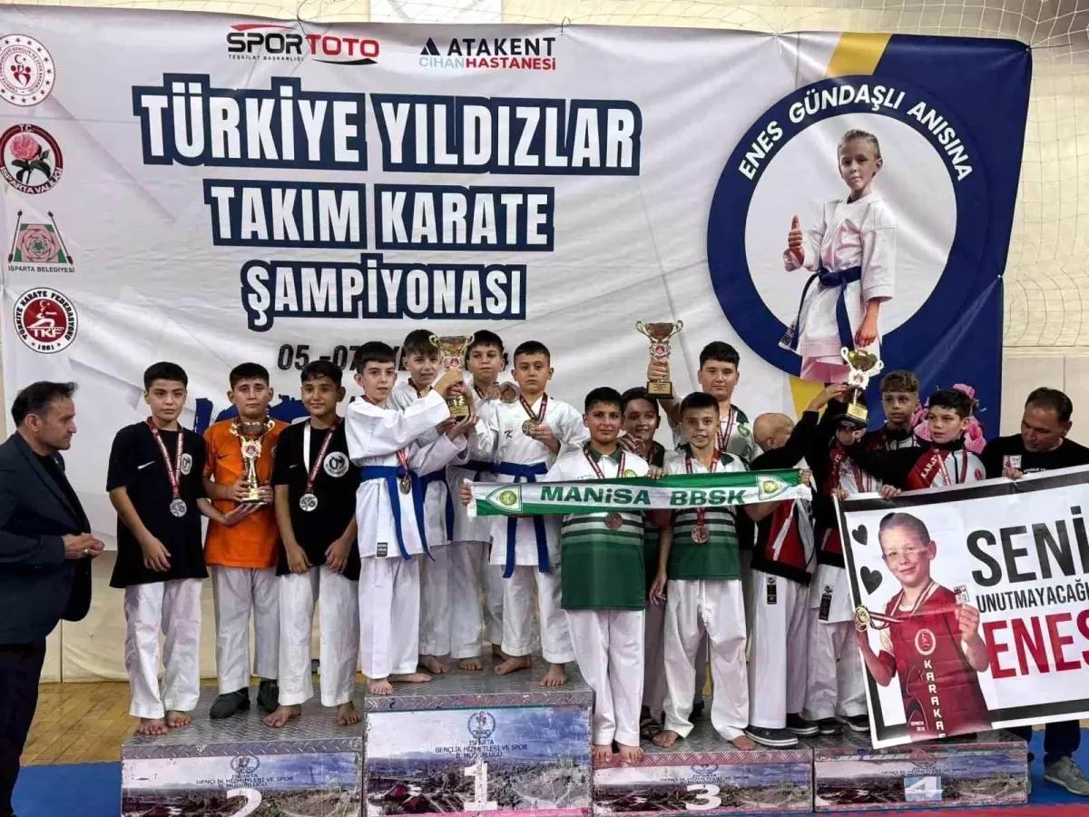 Manisa BBSK Karate Takımı Türkiye Yıldızlar Takım Karate Şampiyonasında başarı elde etti