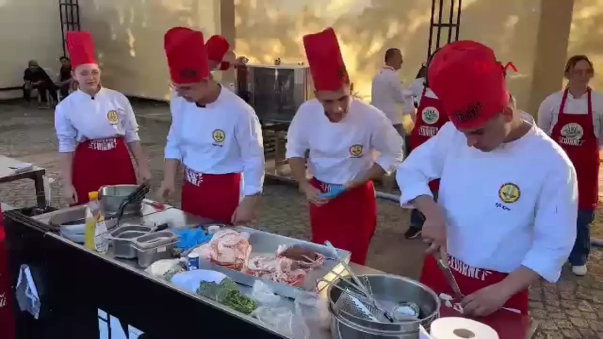 Edirne’de Gastronomi Festivalinde Ciğer Sarma Yarışı