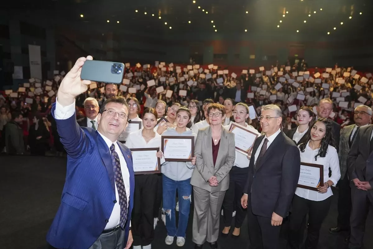 İBB’den Kadın Öğrencilere Sertifika Töreni