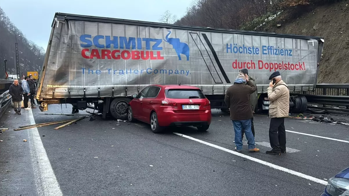 Bolu Dağı Tüneli’nde makas kazası! İstanbul yönü ulaşıma kapatıldı